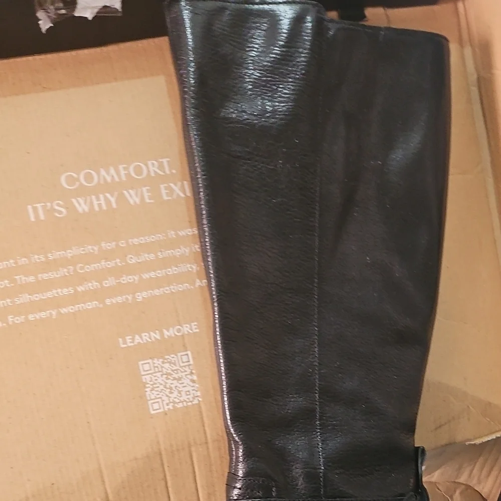Rena Womens Slip on Zip up Knee-High Boots. Used Once